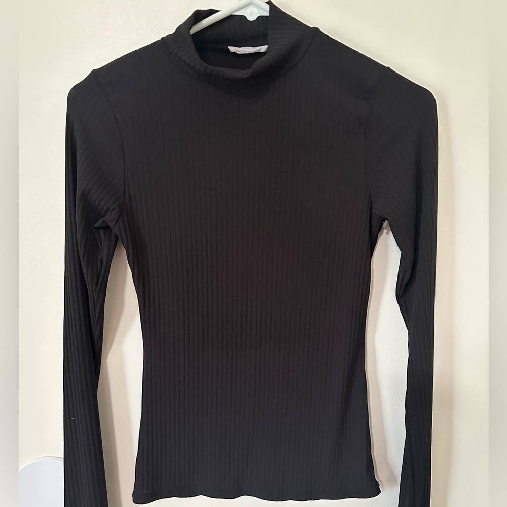 Ribbed mock turtleneck shirt